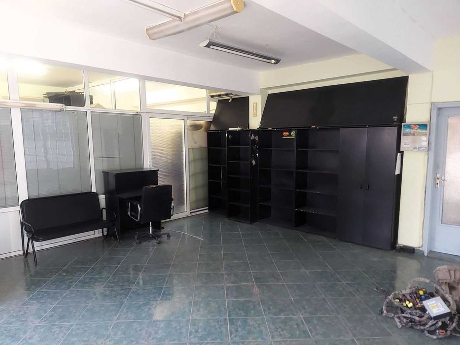 Дава се под наем Магазин в Пловдив, Център - 120 кв.м за 598.23 € - Снимка #1