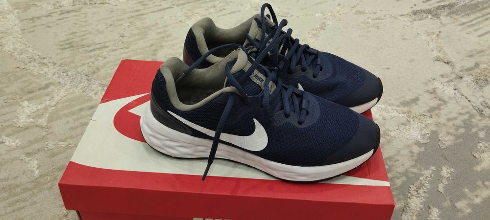 Nike 37.5 сини .