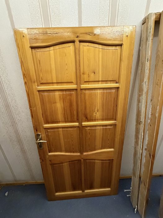 Uy uchun eshik kavkaz bilan