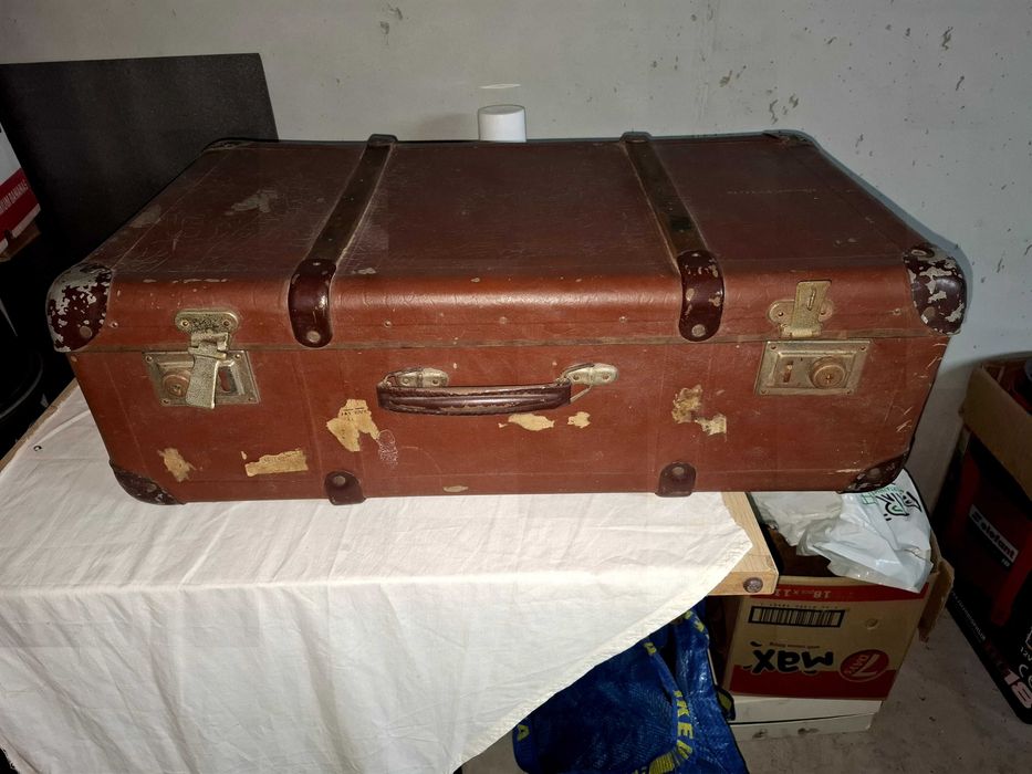 Много стари куфари