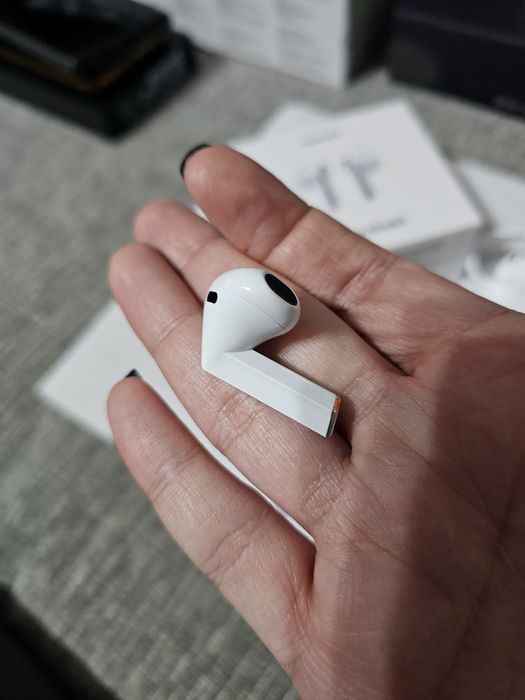 Buds 3 noi primite cadou