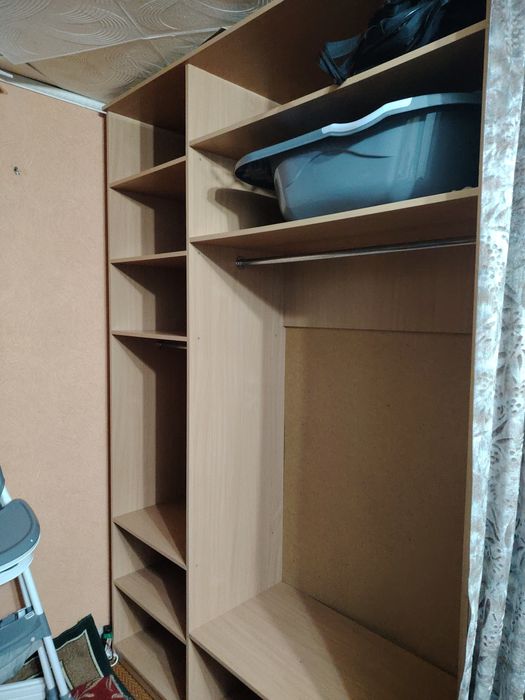 Продам большой шкаф гардеробной