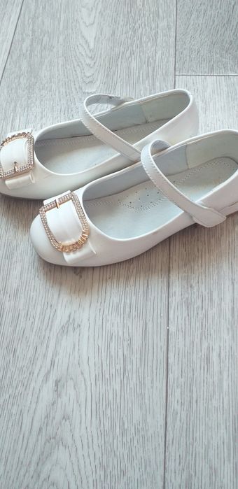 Продам туфли для девочки
