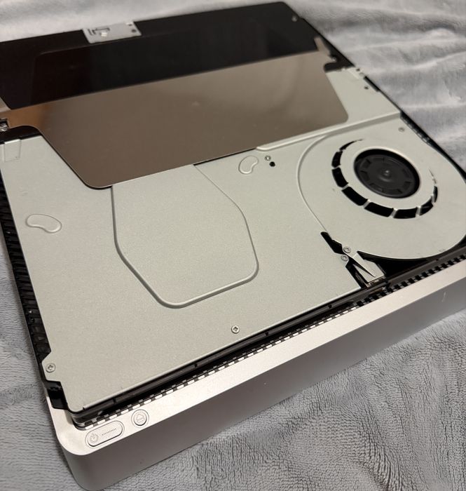 PlayStation 4 Slim Silver 500GB + Controlle