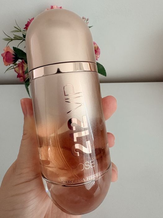 Парфюм Carolina Herrera-Vip rose