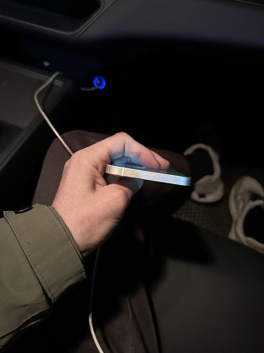 В продаже айфон 12