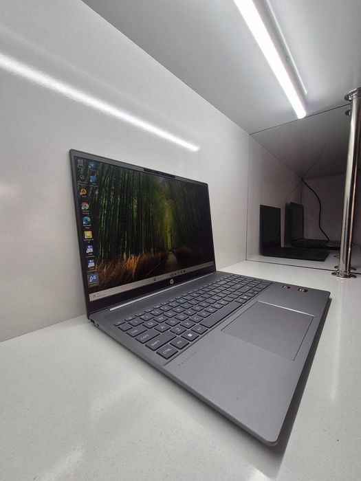 HP Pavilion  Ryzen 5-8540U  8/512gb