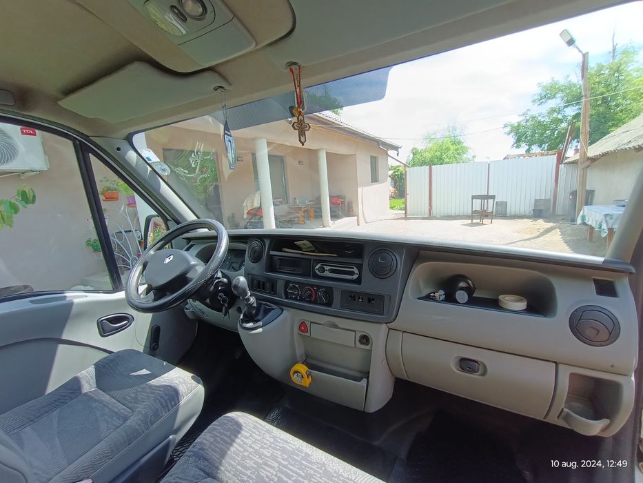 Vând Renault Master