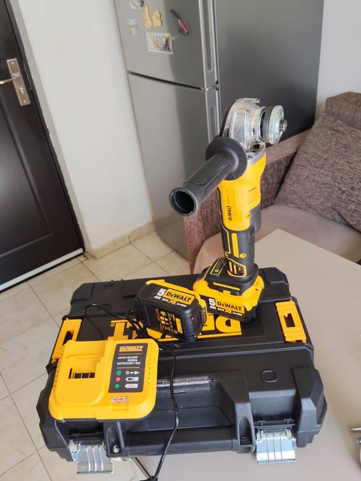 Vand  Flex Dewalt cu doi acumulatori  cu statie rapida de incarcare
