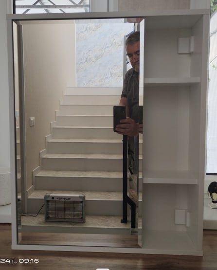 Зеркальный шкафчик шириной 60 см новый