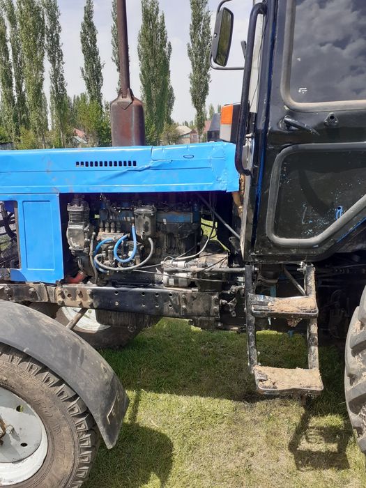 Трактор мтз 80 с плугом