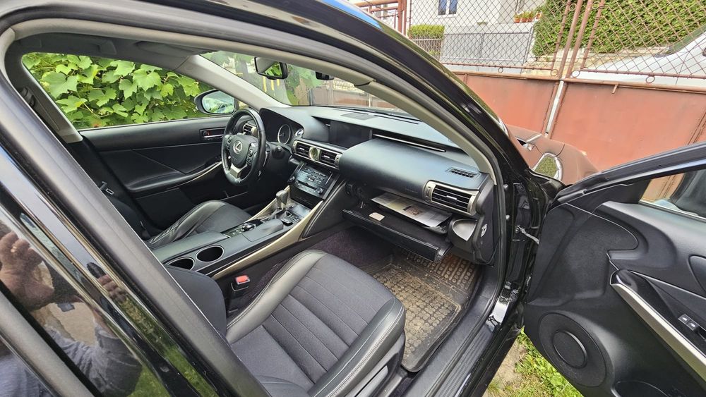 Lexus IS300H hibrid