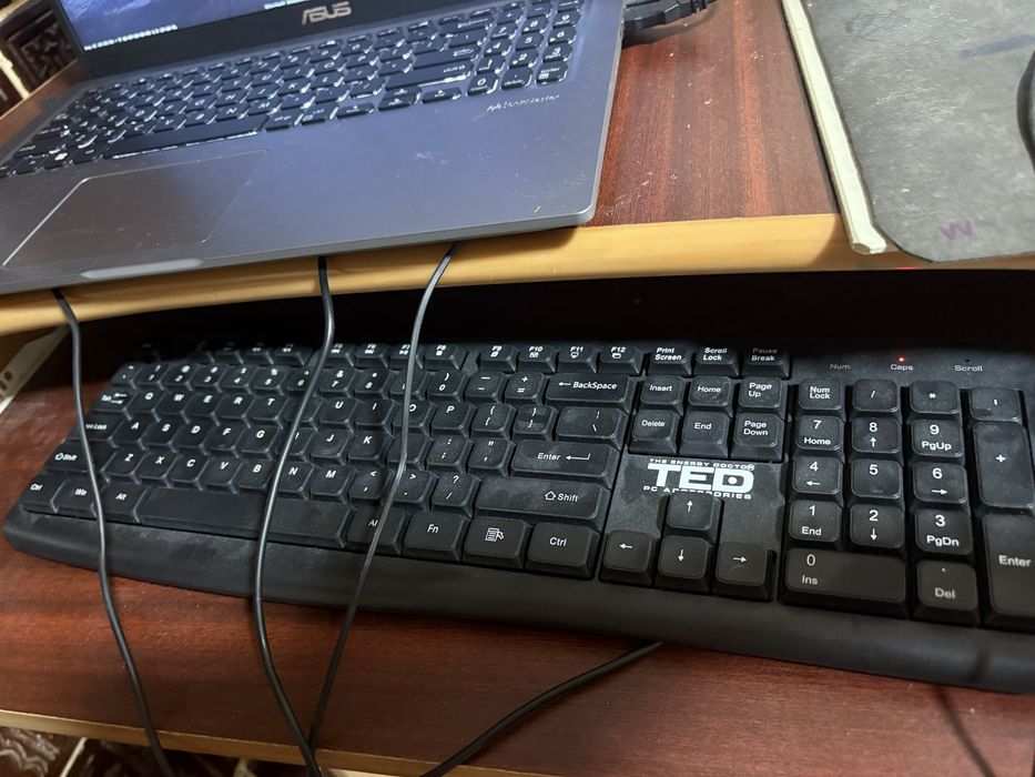 Vand laptop bun pentru cs2(descrierea)