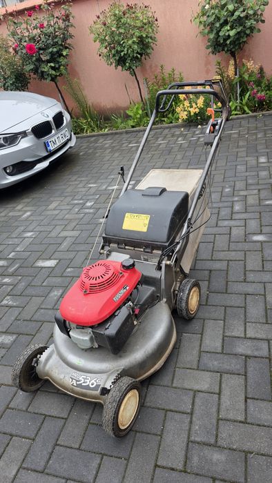 Motocoasa Honda pe benzină