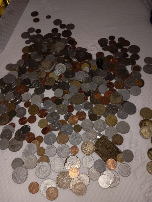 Vând bani vechi (bacnote și monezi