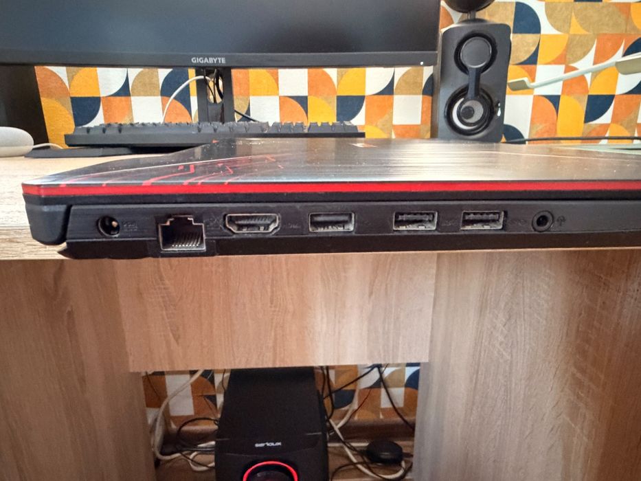 Laptop Asus FX504. Windows 11 PRO, i7-8750H, GTX 1050