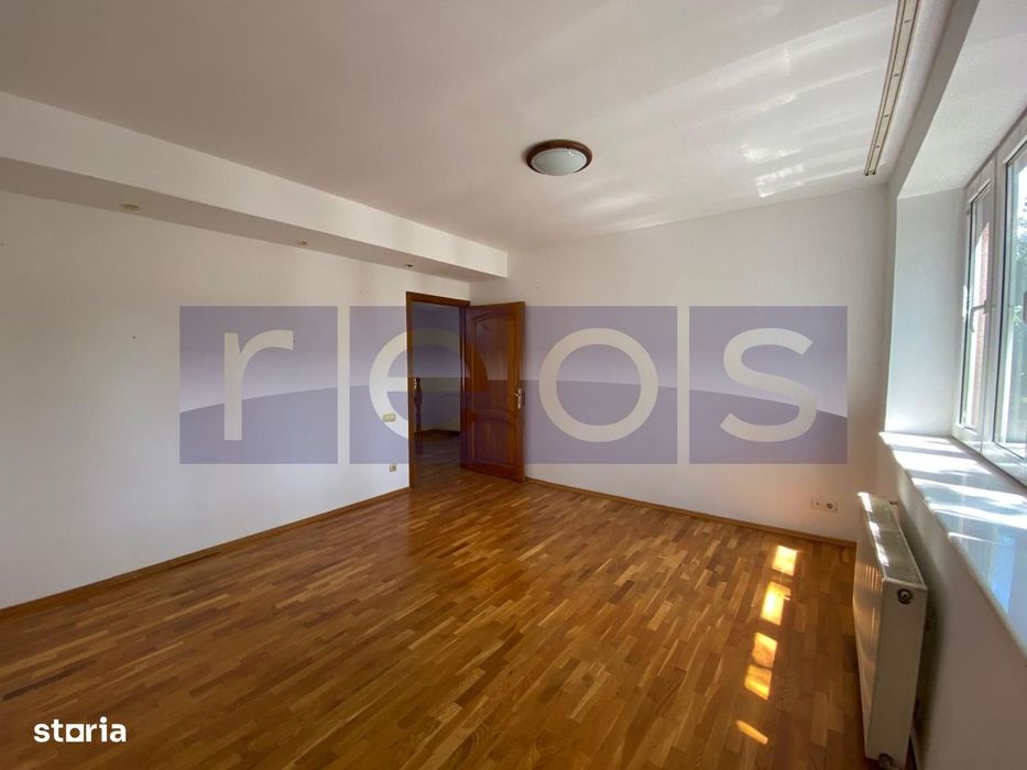 De Vanzare Vila P+1+Mansarda 7 Camere, 3 Bai, Garaj, Curte Salaj Parc