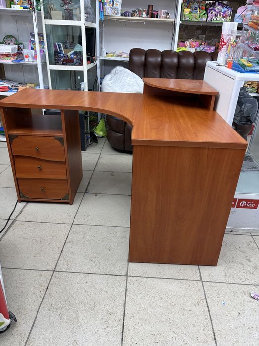 Стол письменый угловой