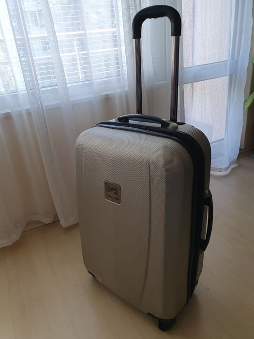 Куфар  с 4 колела