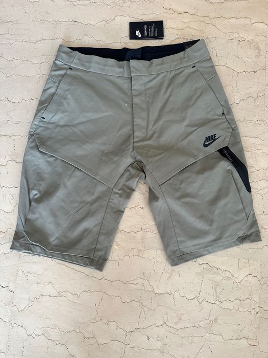 Nike tech pack sovente shorts размер М