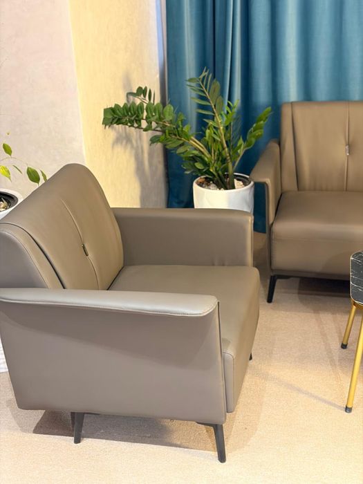 Диван с кресломи