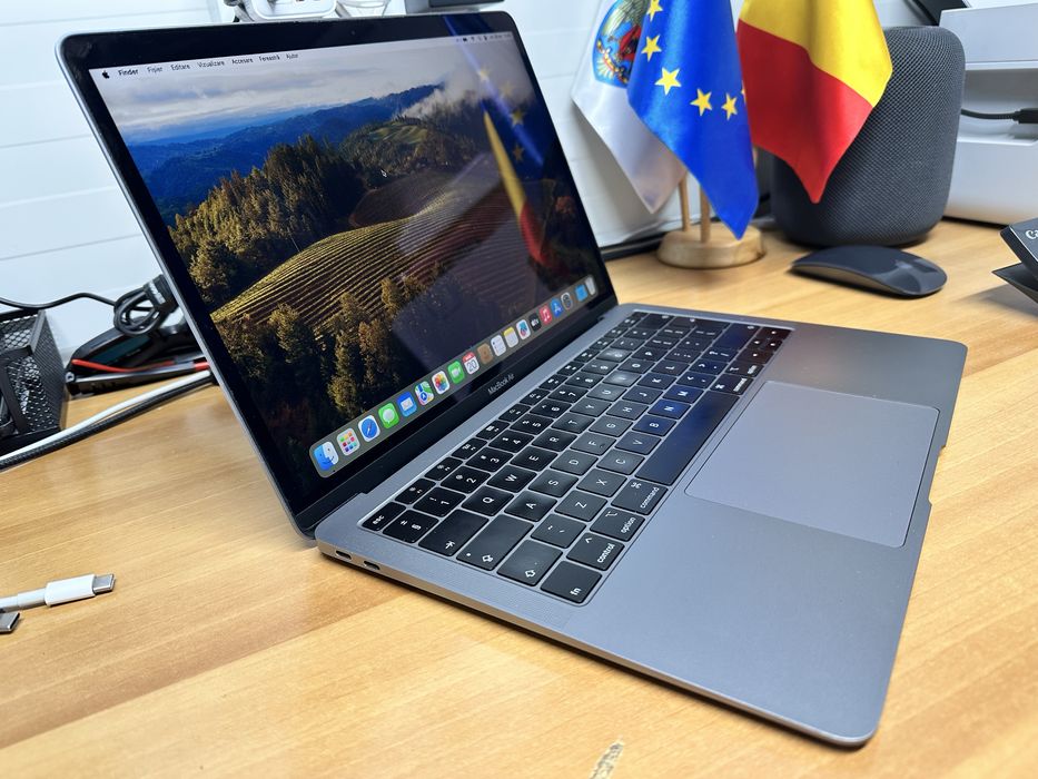 Macbook Air 13”, 2018, i5, 8gb ram, 128 Gb