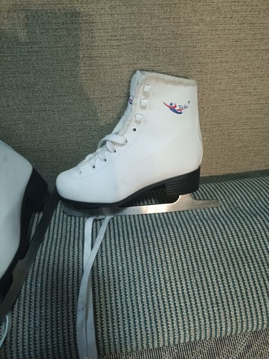 Коньки фигурные на девочку