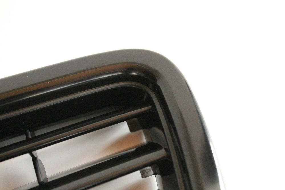 Решетка без емблема Ауди А4 Б5  94-00 Audi A4 B5 Черна Гланц