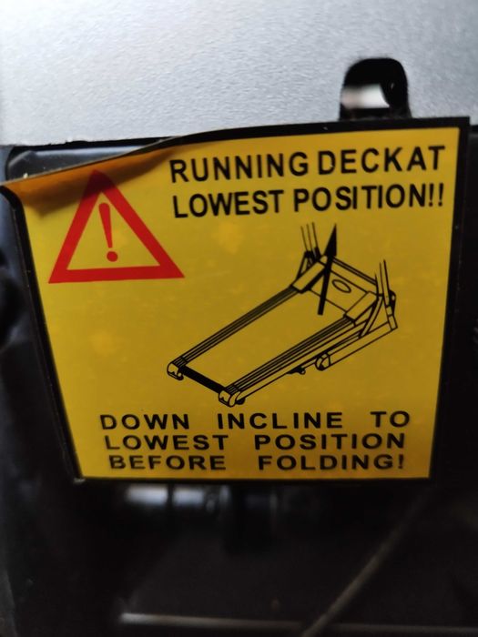 Бягаща пътечка работи...почти нова