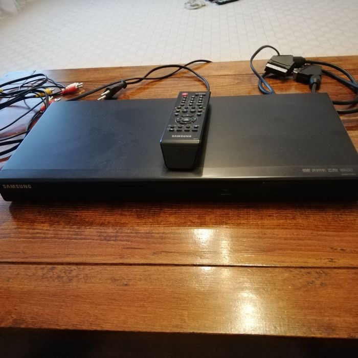 DVD Samsung+cabluri alimentare tv!! Curtea de Arges • OLX.ro