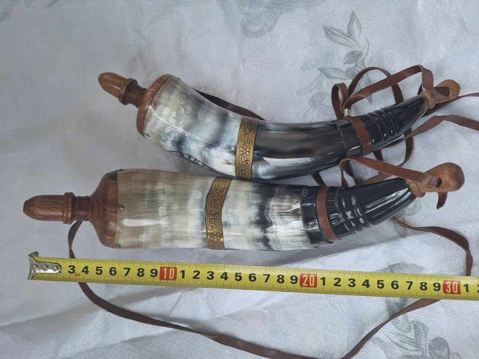 Барутница от естествен рог на бик