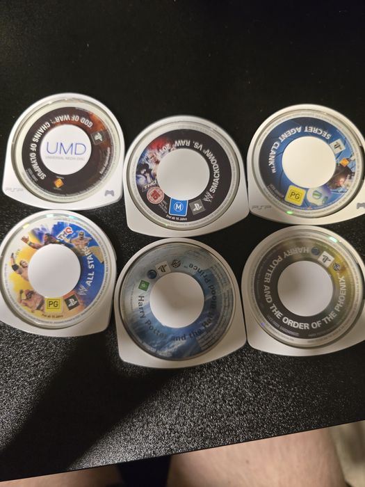 Consola handheld Psp 3000 modat 64gb si 7 cd uri de jocuri