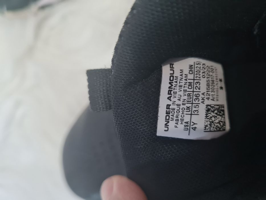 Adidasi Under Armour mărimea 35,5