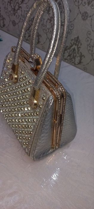 Bazmbop ayollar sumkasi. Вечерная сумка