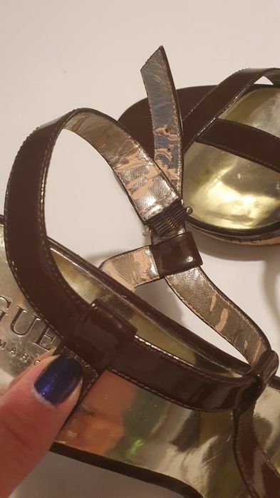 GUESS by Marciano. Sandale piele lacuita. Marime 38.