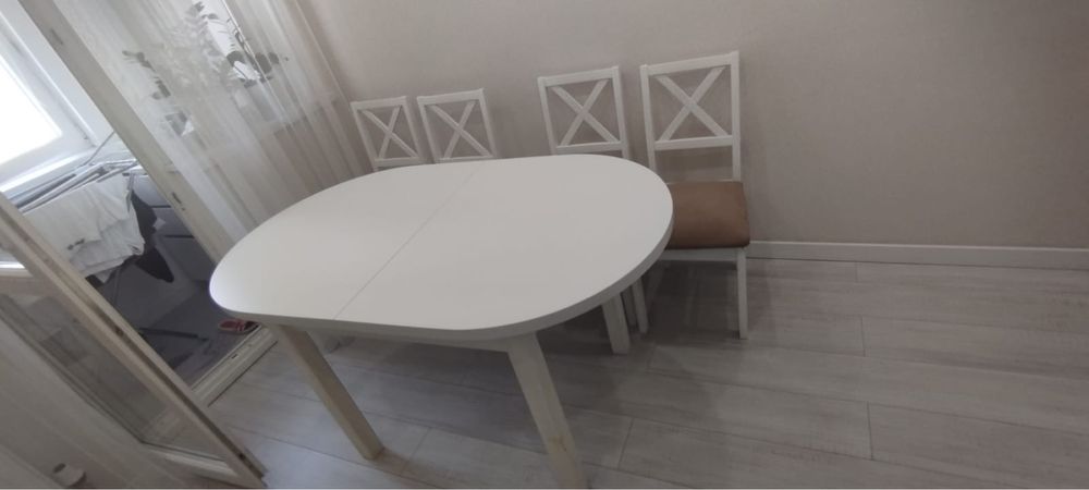 Стол со стульями