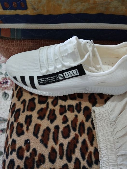 Кроссовки спортивные,летний вариант