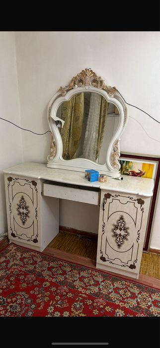 Тумба айнасымен срочно сатылады