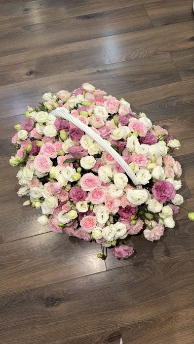 Обьемный букет из кустовых роз