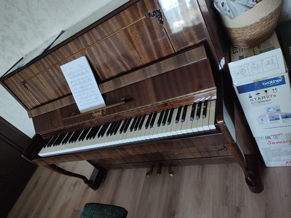 Продам пианино Заря