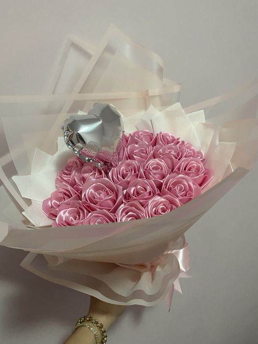 Букет от сатенени рози