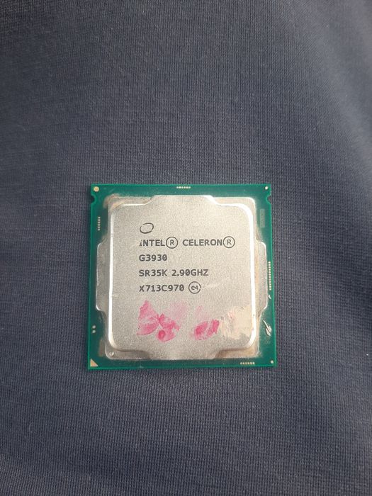 Intel seleron  sotiladi kompyuter uchun