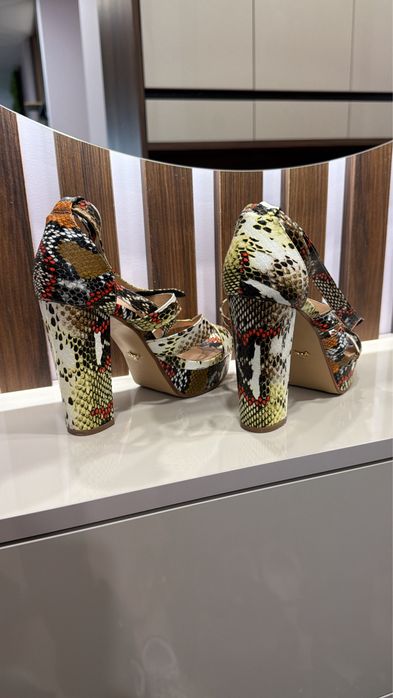 Сандали на ток  БЕЗ ЗАБЕЛЕЖКА