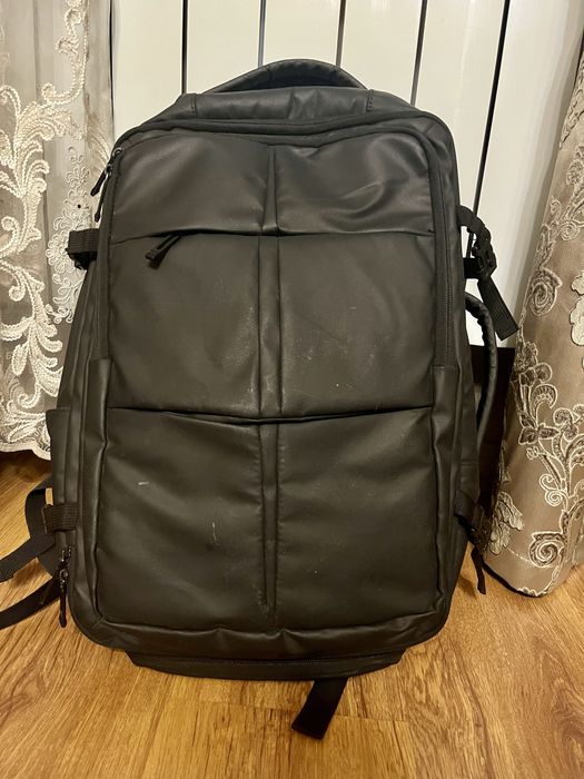 Черный рюкзак.