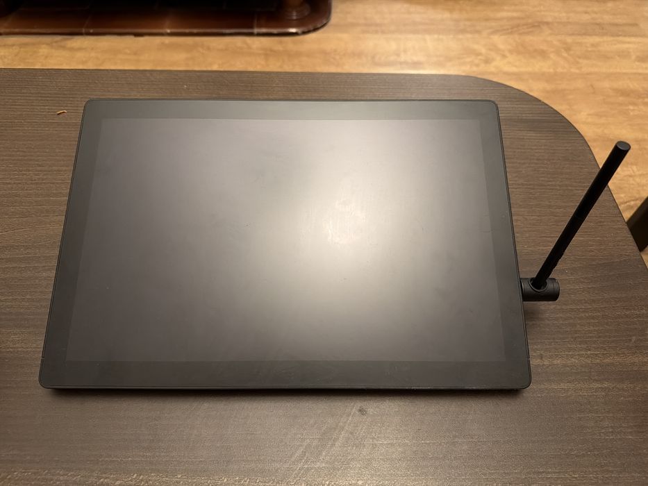 Продавам таблет Cintiq 16