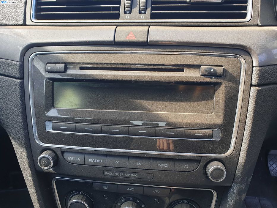Radio CD Player Radio Swing MP3 Skoda Superb 2 2008 - 2015 [K0202]