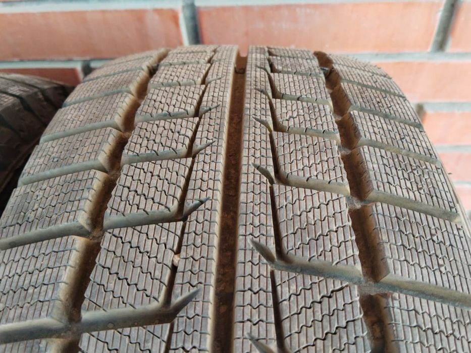 Продам зимние шины 215/60/16