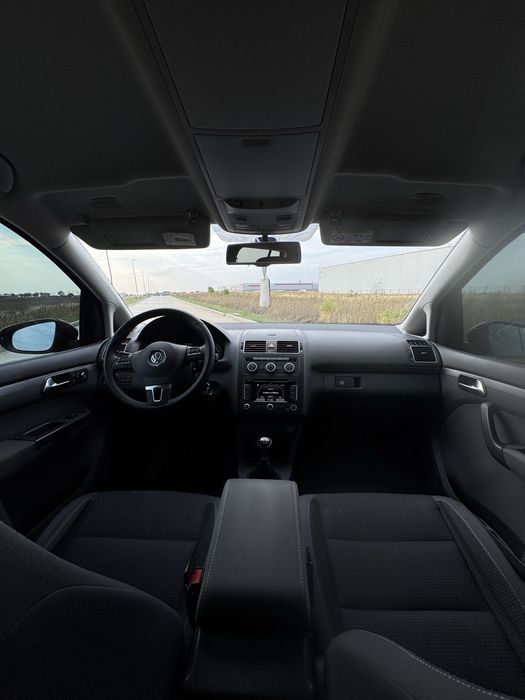 Vând Volkswagen Touran