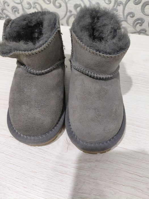 Продам детские угги
