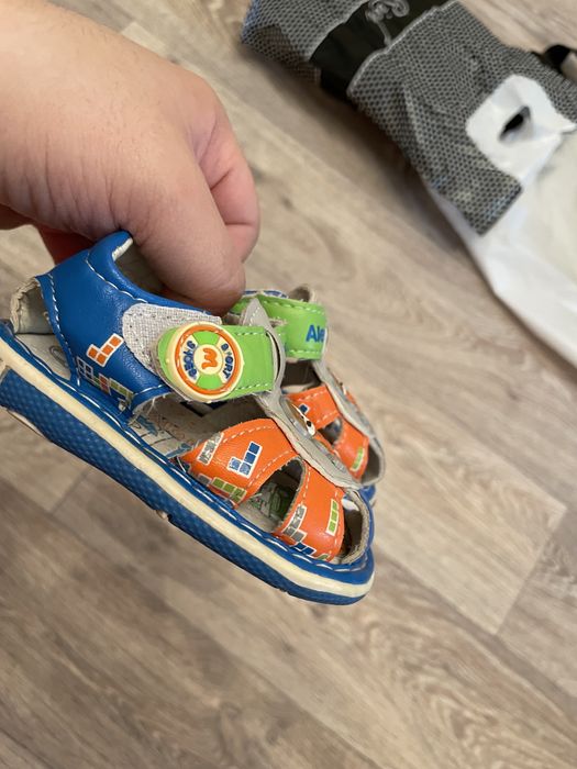 Продам детскую обувь